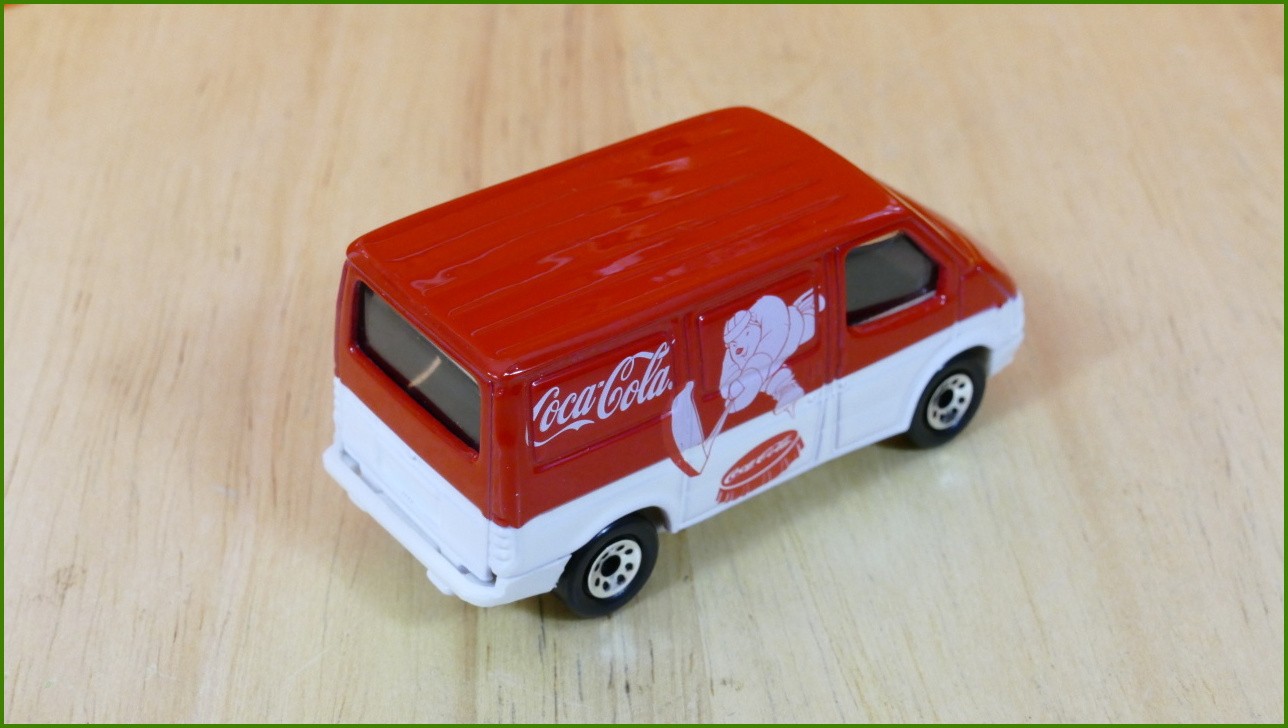Matchbox Model Autíčka No.40 - Ford Transit Coca-Cola