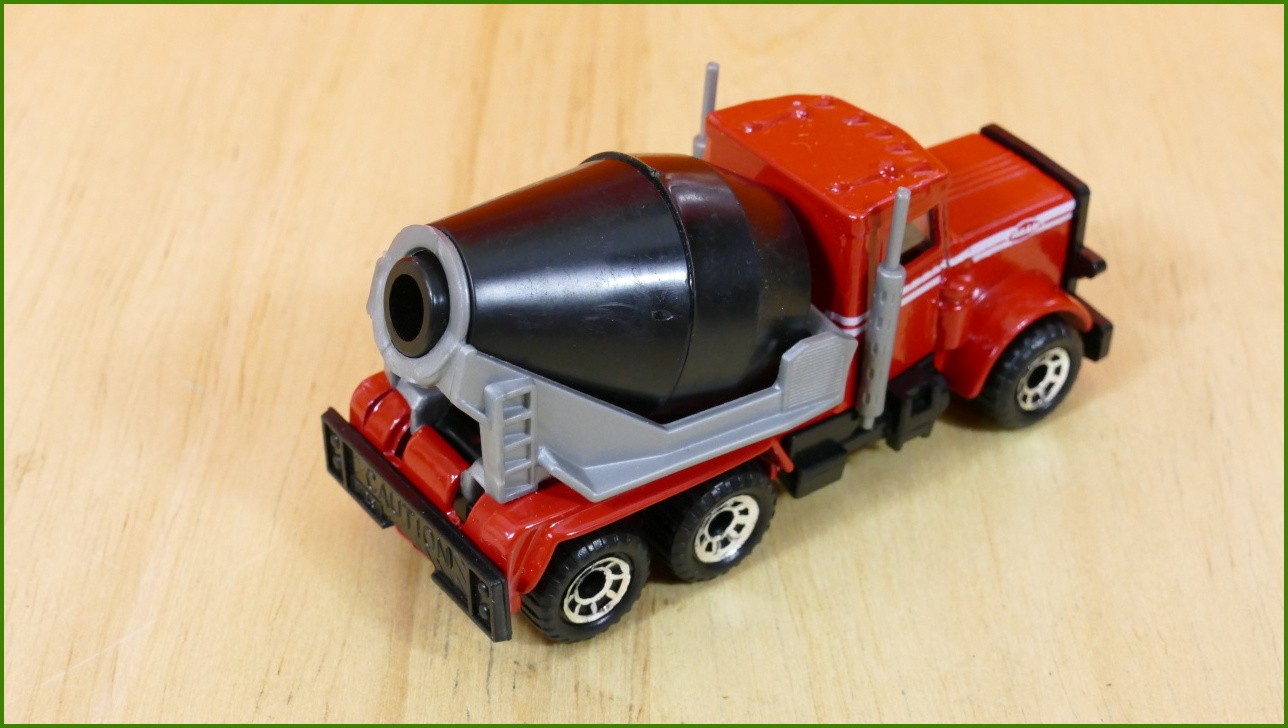 Matchbox Model Autíčka (Made in China) No.19 - Peterbilt Cement Truck