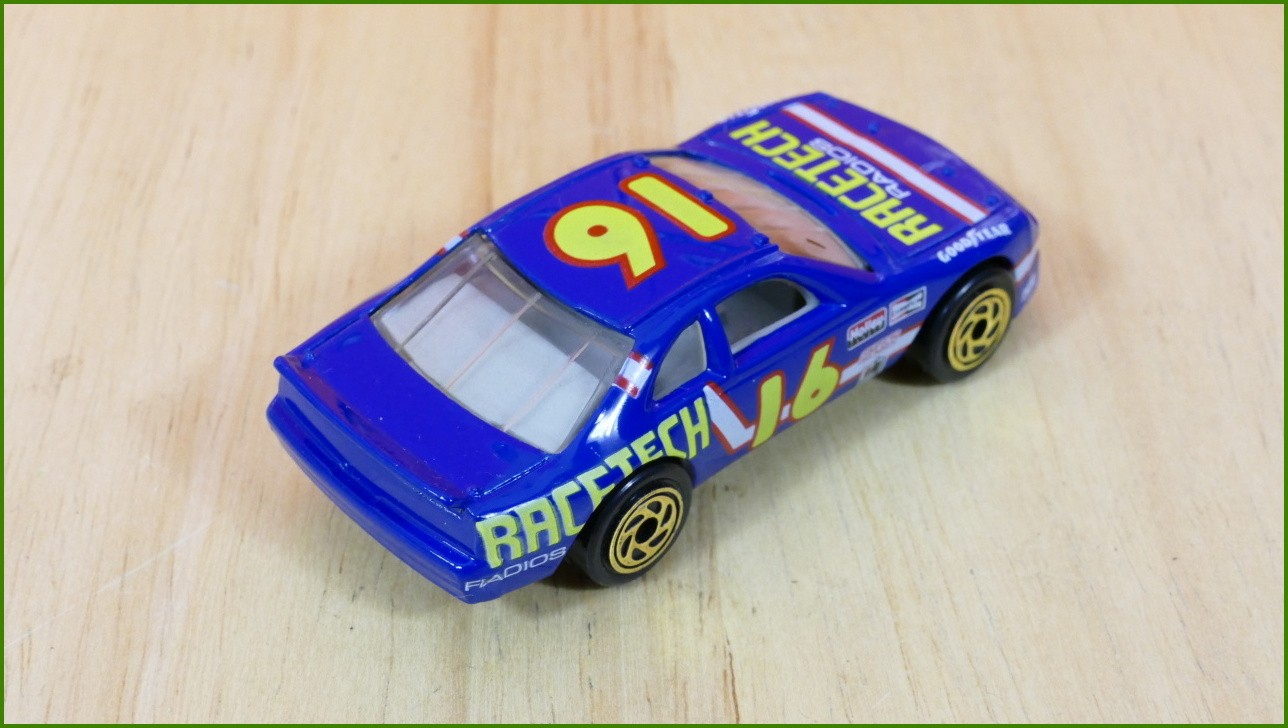Matchbox Model Autíčka Super Fast No.39 - T-Bird Stock Car