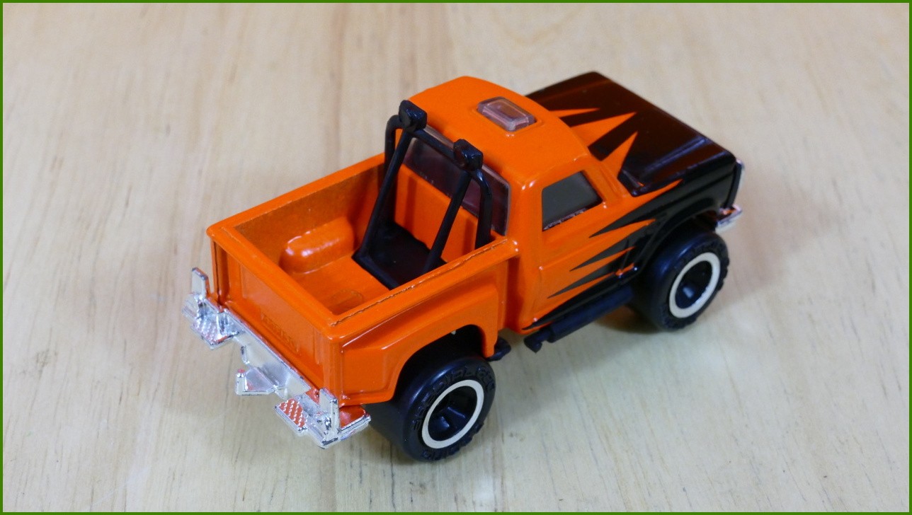 Matchbox Model Autíčka No.55 - Flareside Pickup