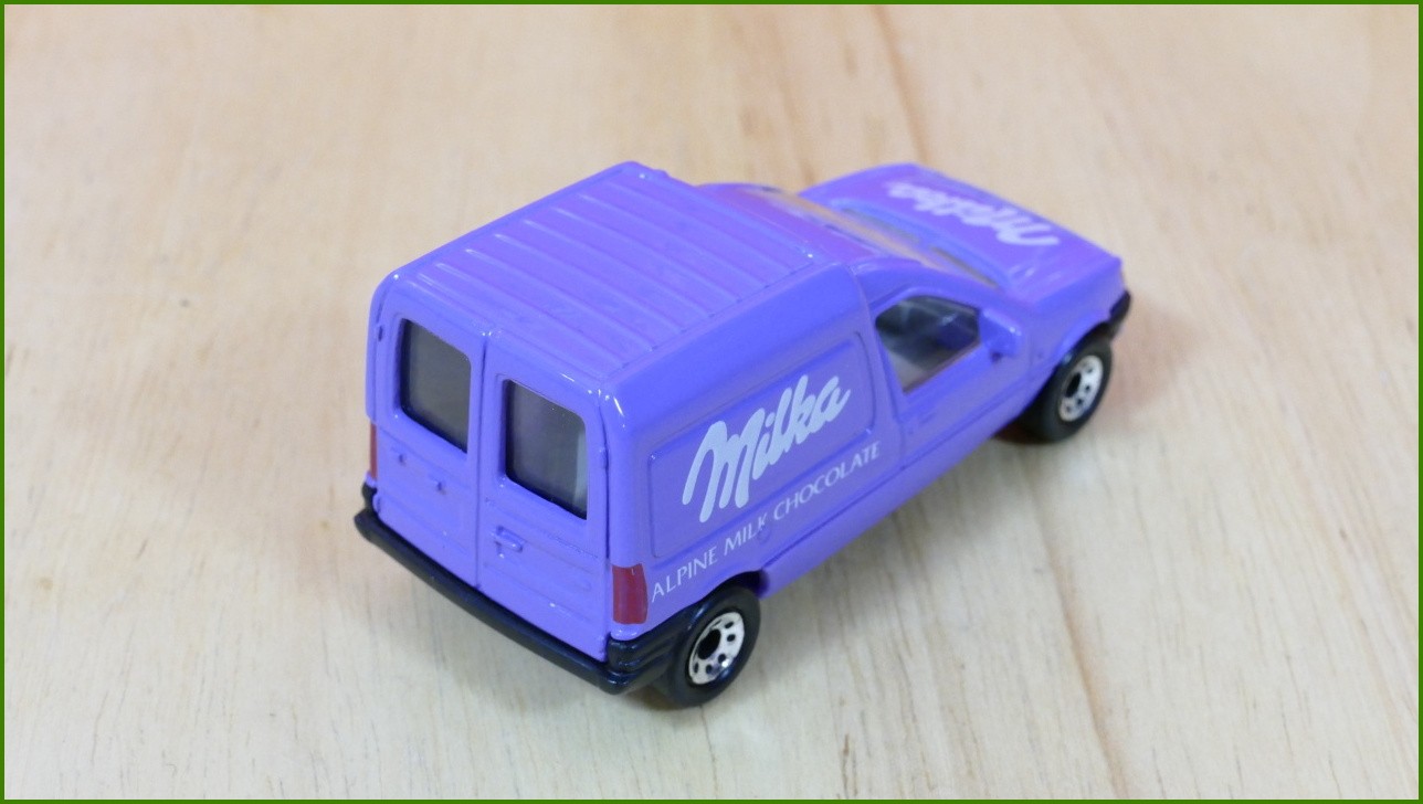 Matchbox Model Autíčka (Made in Thailand) MB-38 - Ford Courier