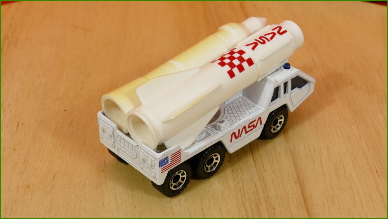 Matchbox Model Autíčka (Made in China) MB-40 - Rocket Transporter - zabarvená raketa