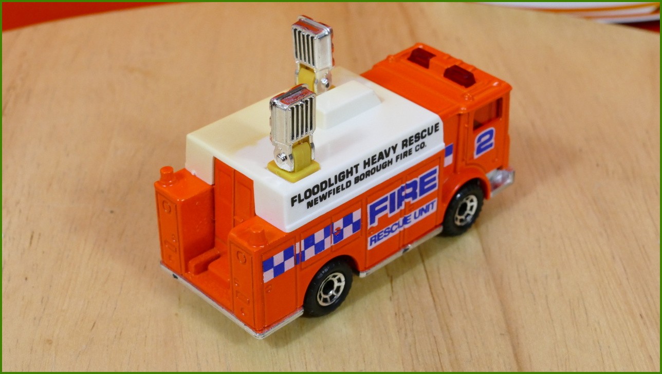 Matchbox Model Autíčka (Made in China) MB-50 - Mack Auxiliary Power Truck