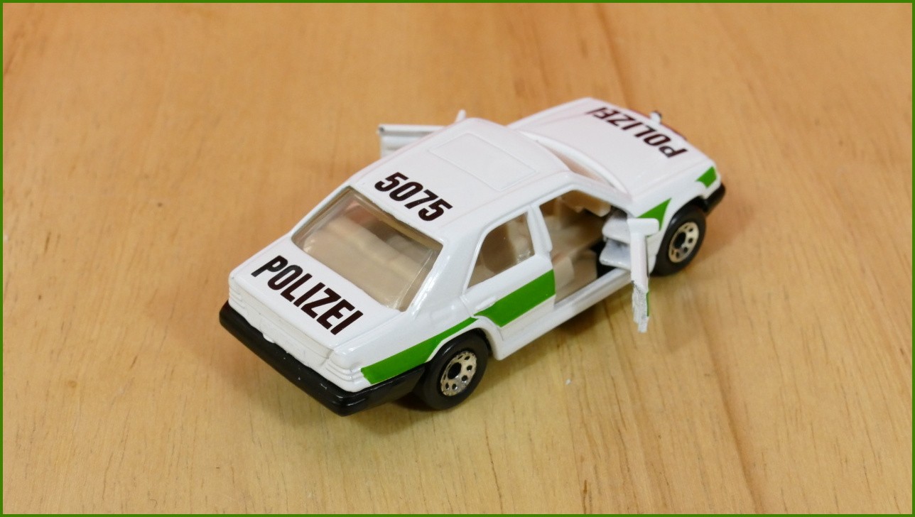 Matchbox Model Autíčka (Made in Thailand) MB-58 - Mercedes-Benz 300E