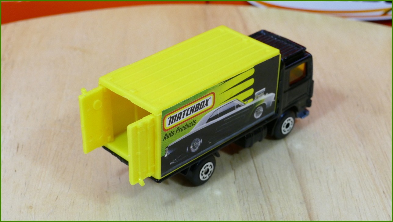 Matchbox Autíčko (Made in China) No.62 - Volvo Container Truck