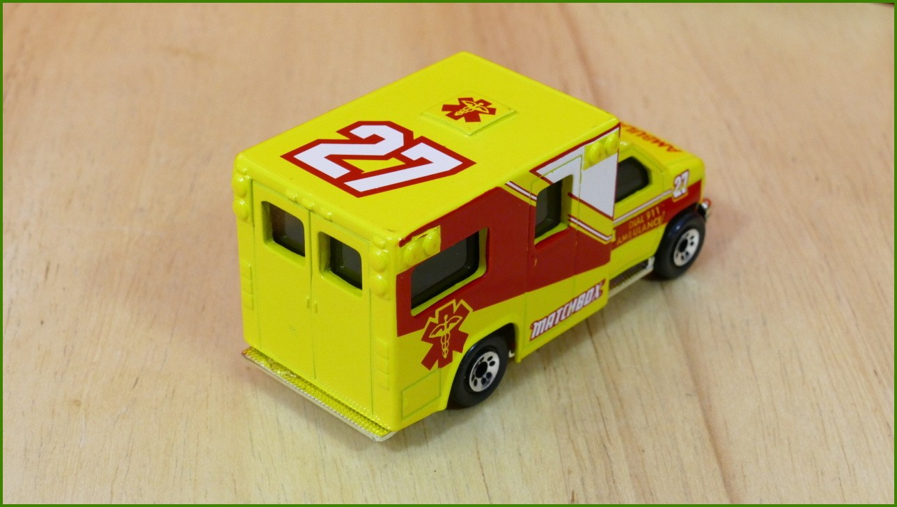 Matchbox Autíčko (Made in China) No.25 - Ford Ambulance