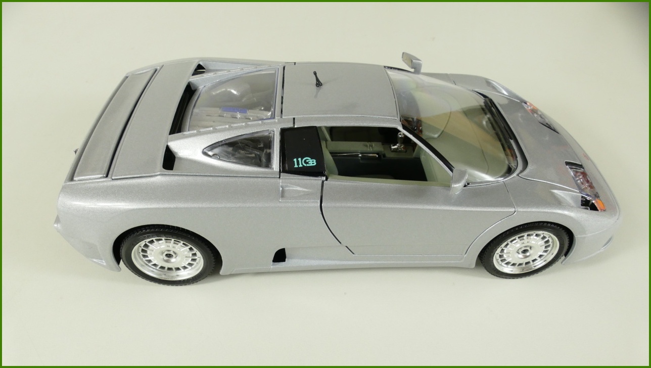Kovový Model Bburago 1:18 - Bugatti EB 110 (1991) s Krabicí