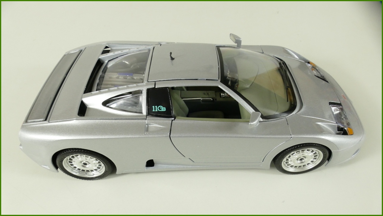 Kovový Model Bburago 1:18 - Bugatti EB 110 (1991) s Krabicí