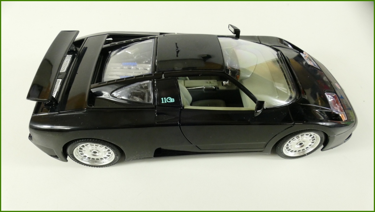Kovový Model Bburago 1:18 - Bugatti EB 110 (1991) s Krabicí