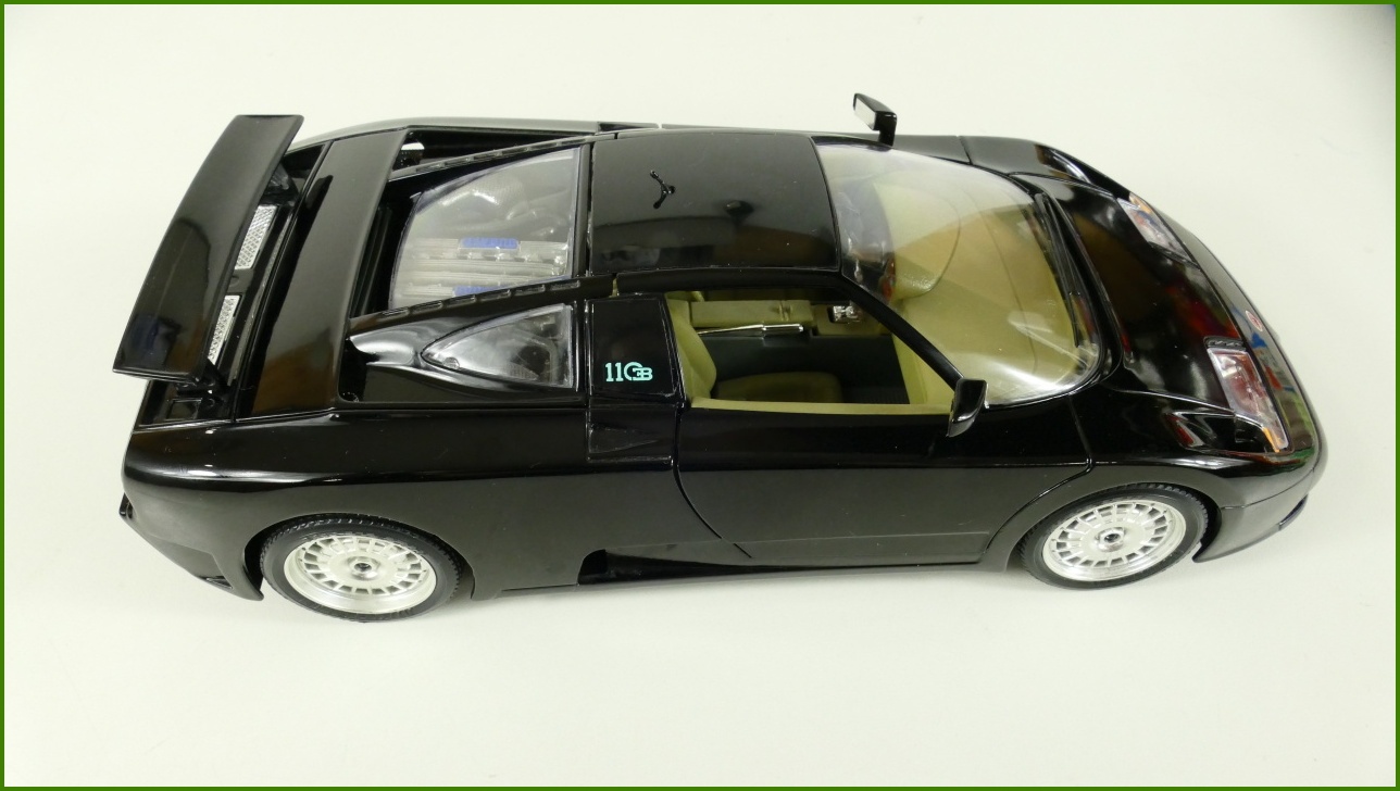Kovový Model Bburago 1:18 - Bugatti EB 110 (1991) s Krabicí