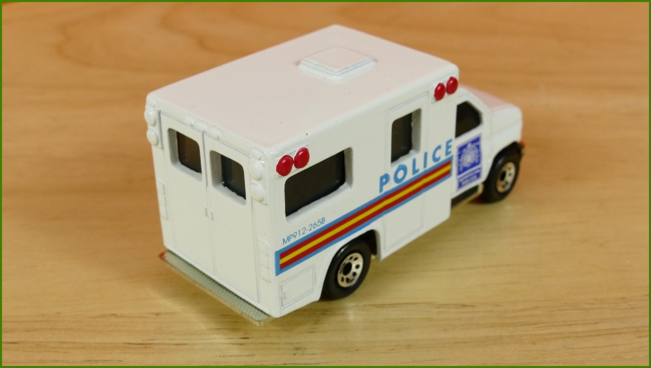 Matchbox Autíčko (Made in China) No.38 - Ford Ambulance