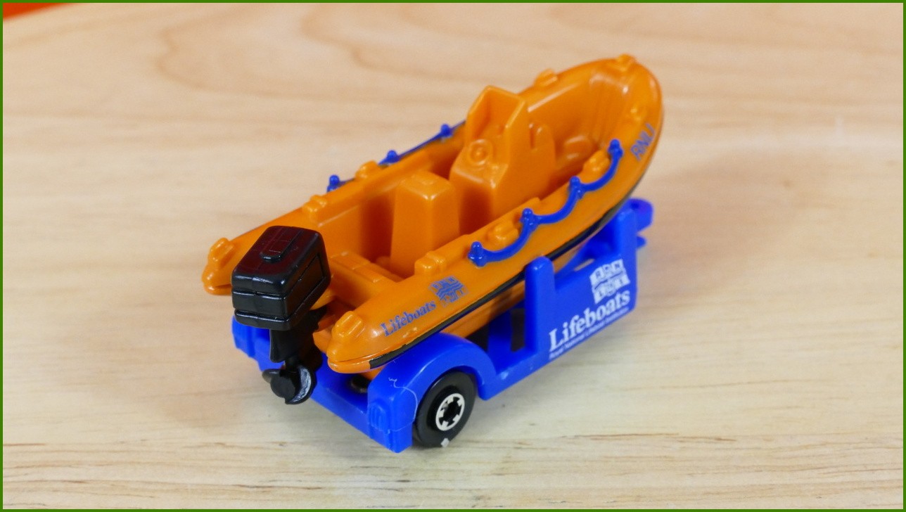 Matchbox Autíčko (Made in China) No.37 - White Water Raft Boat