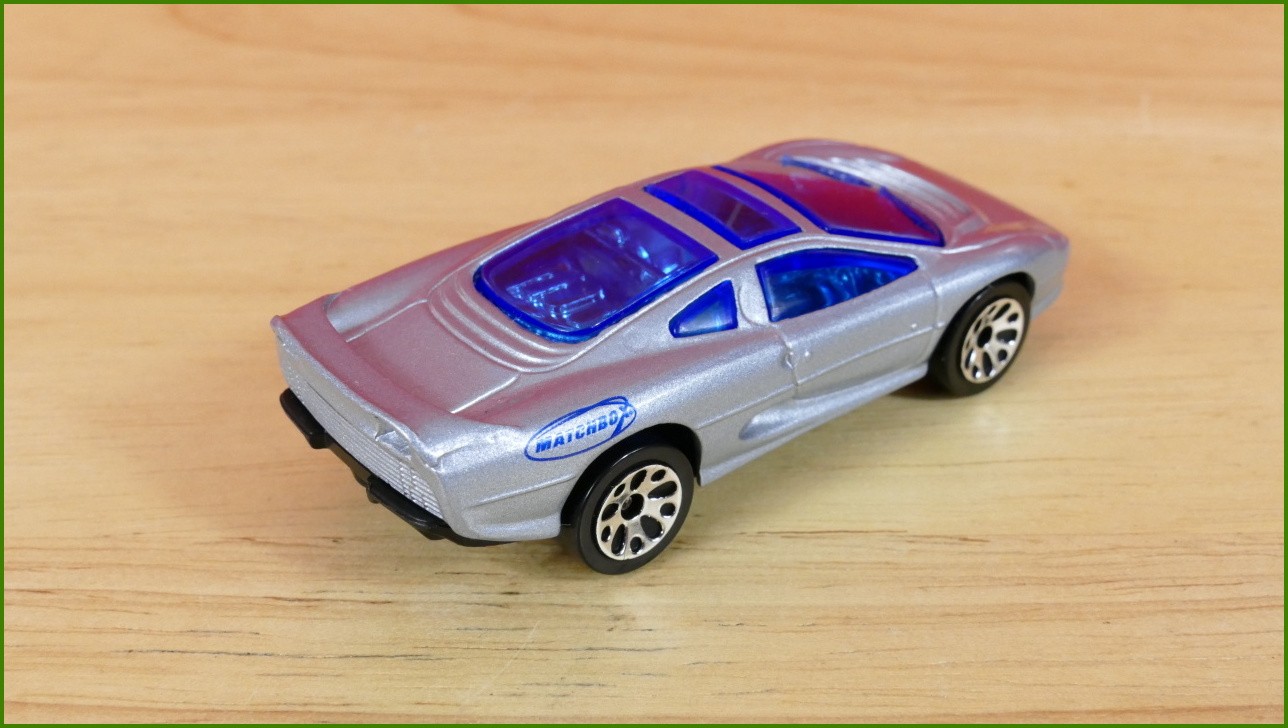 Matchbox Autíčko (Made in China) No.16 - Jaguar XJ220