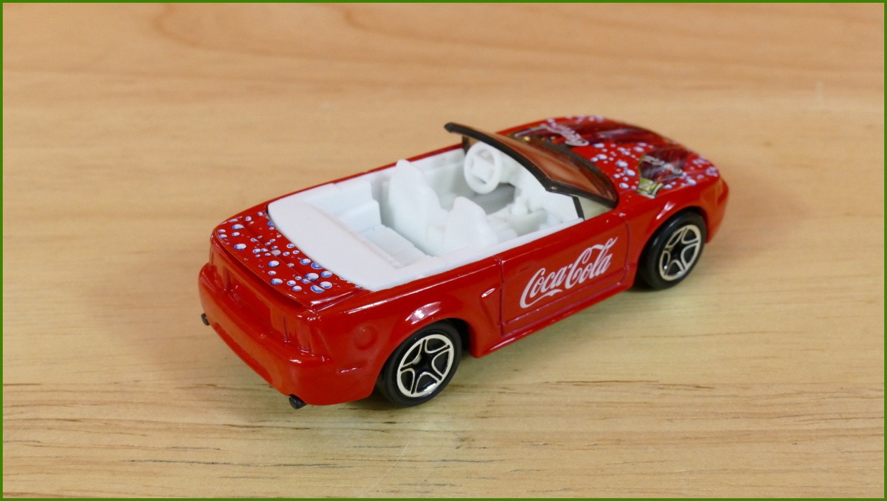 Matchbox Autíčko (Made in China) Coca-Cola - No.9 - 1999 Mustang Convertible