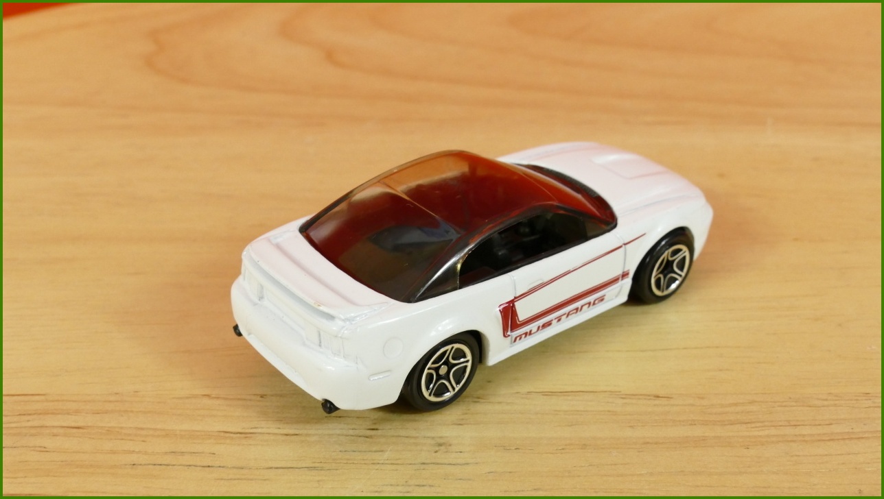 Matchbox Autíčko No.68 - ´99 Mustang