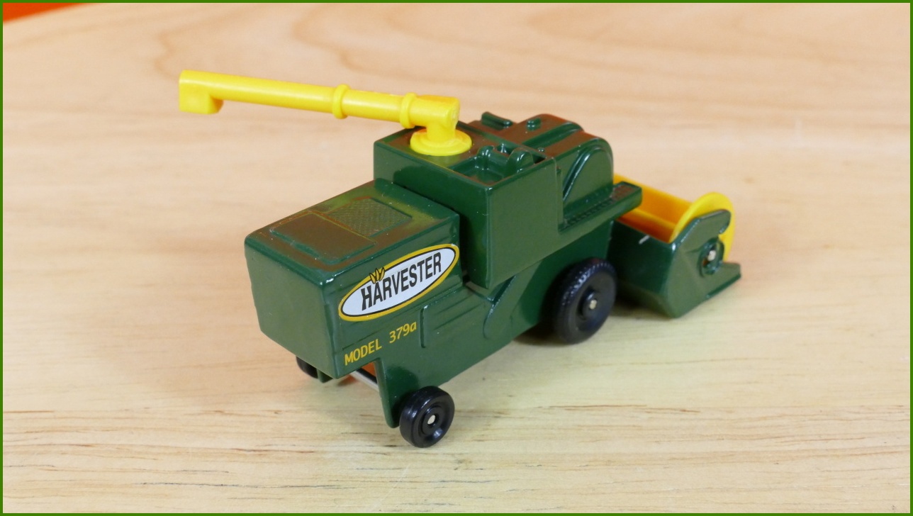 Matchbox Autíčko No.27 - Combine Harvester