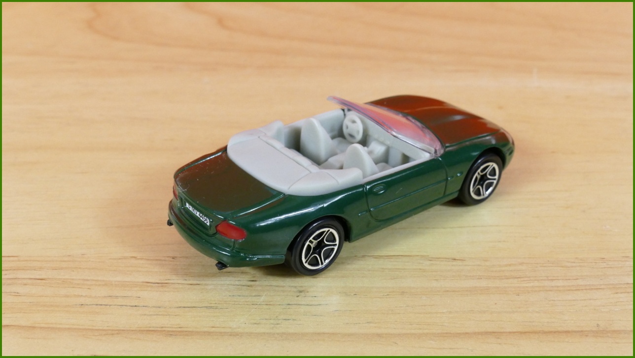 Matchbox Autíčko No.2 - Jaguar XK8 Cabrio