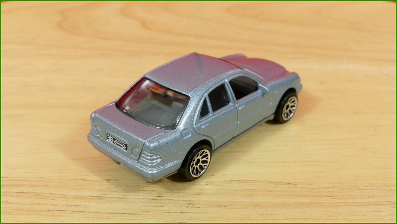 Matchbox Autíčko Hero-City No.38 - Mercedes-Benz E-Class