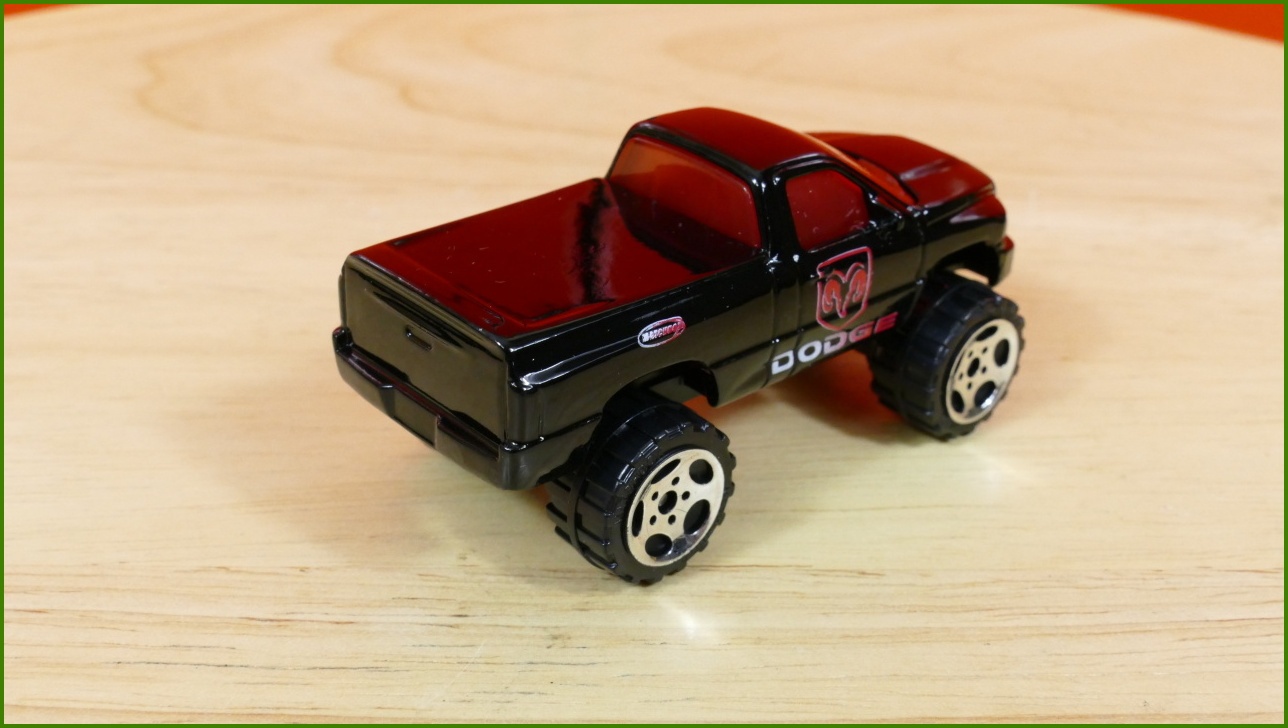 Matchbox Autíčko Hero-City No.66 - Dodge Ram SRT-10