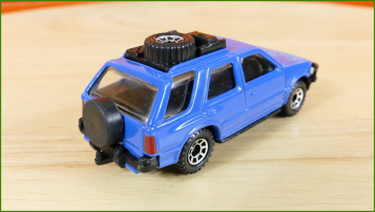 Matchbox Autíčko #59 - Opel Frontera