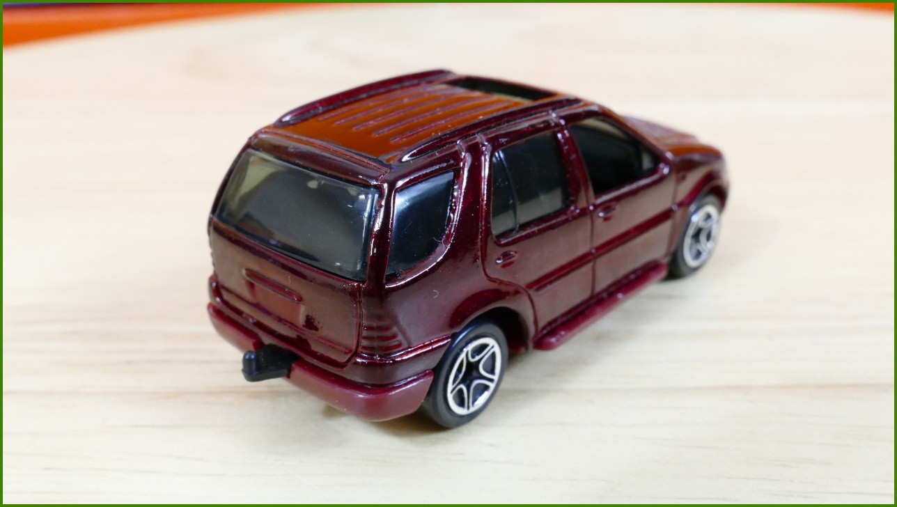 Matchbox Autíčko #63 - Mercedes-Benz ML 430