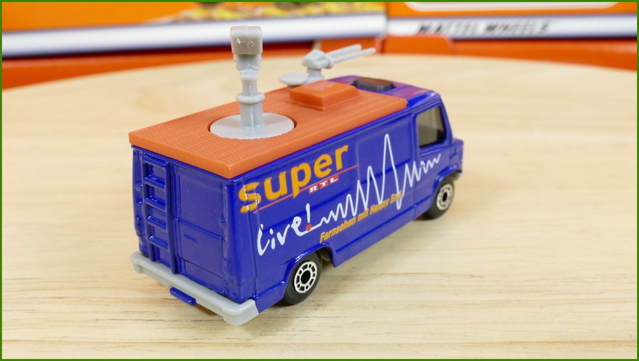 Matchbox Autíčko #67 - Super RTL TV Truck