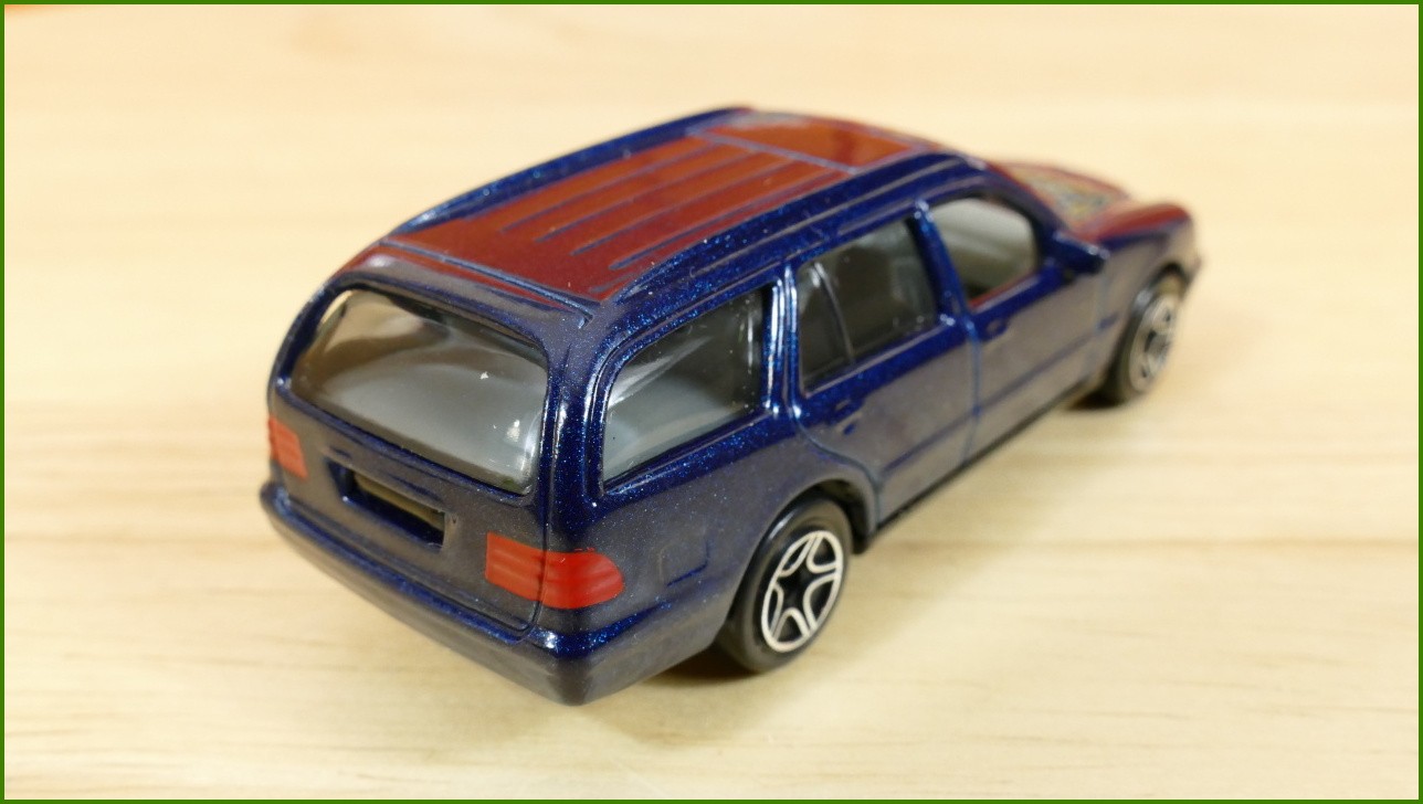 Matchbox Autíčko #68 - Mercedes-Benz E 430 T-Modell