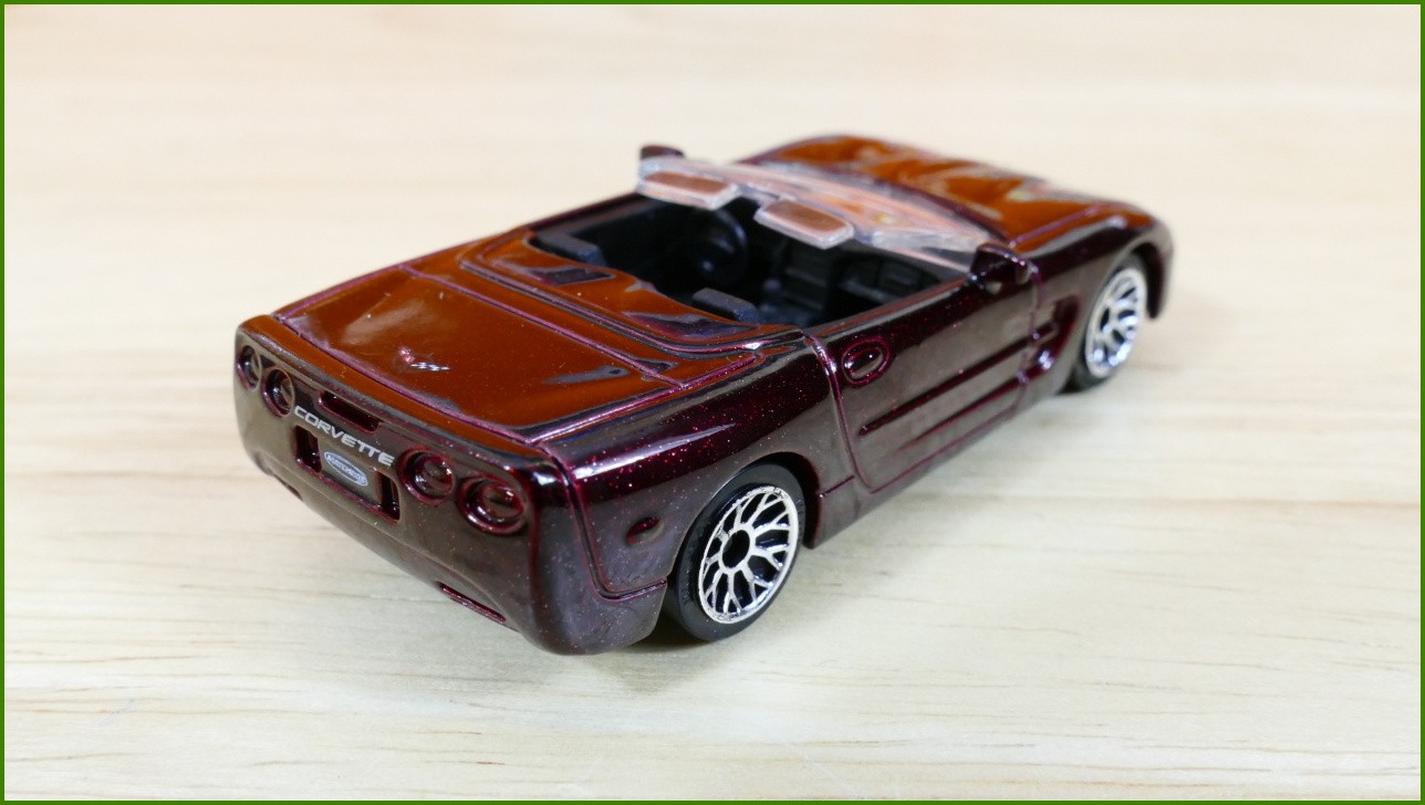 Matchbox Autíčko #57 - 2000 Chevrolet Corvette Cabrio