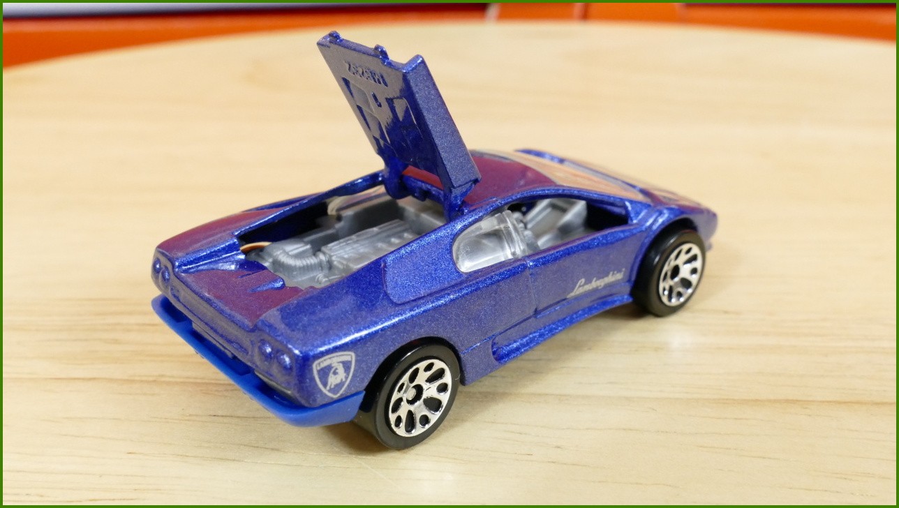 Matchbox Autíčko #55 - Lamborghini Diablo
