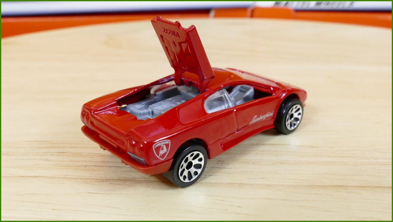 Matchbox Autíčko #23 - Lamborghini Diablo