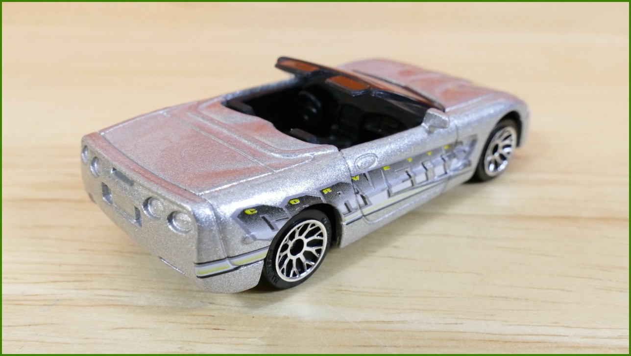 Matchbox Autíčko #11 - 2000 Chevrolet Corvette