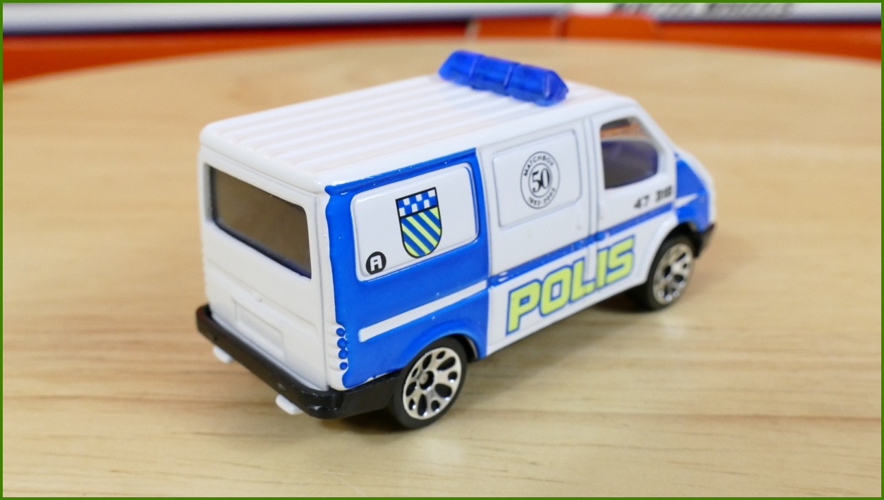 Matchbox Autíčko #16 - Ford Transit Police