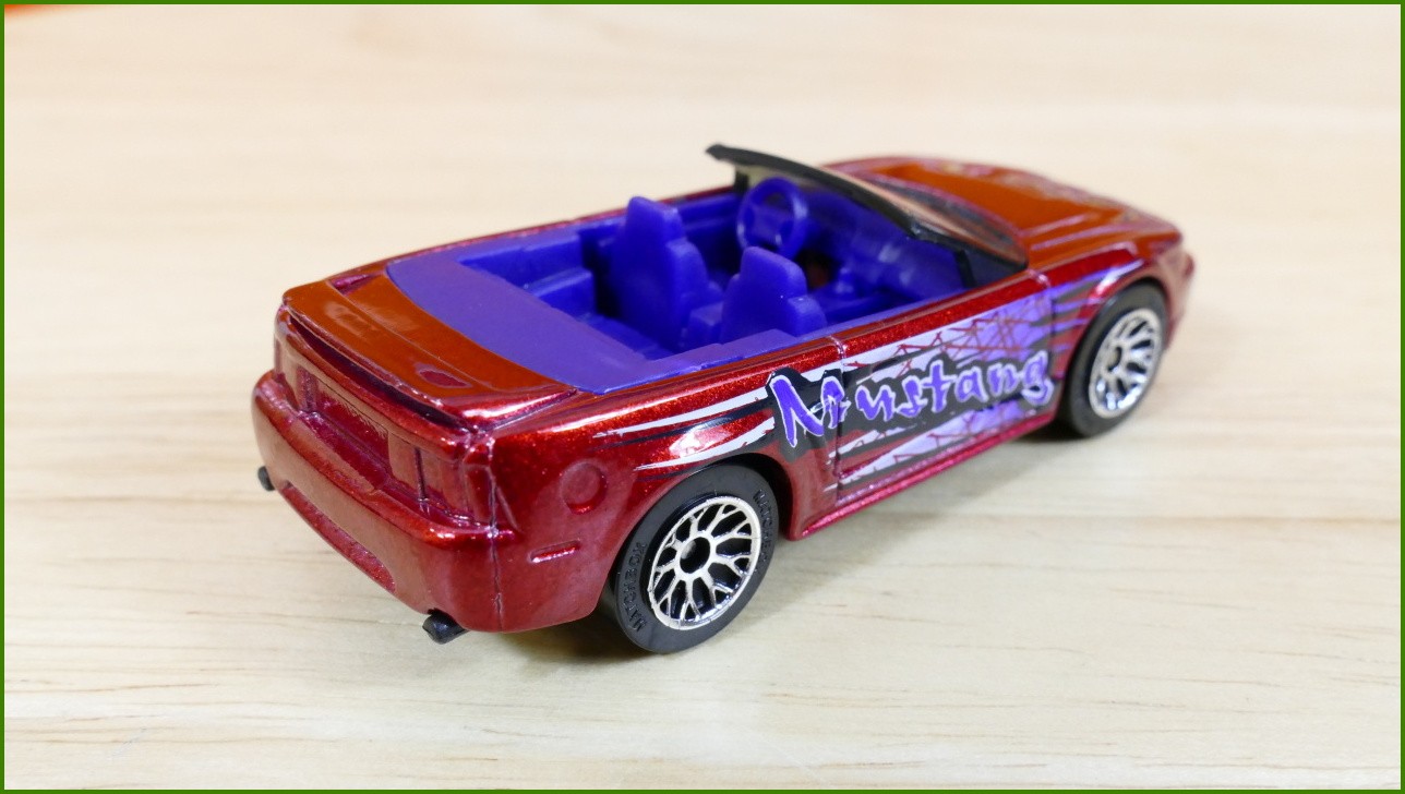 Matchbox Autíčko #12 - Ford Mustang