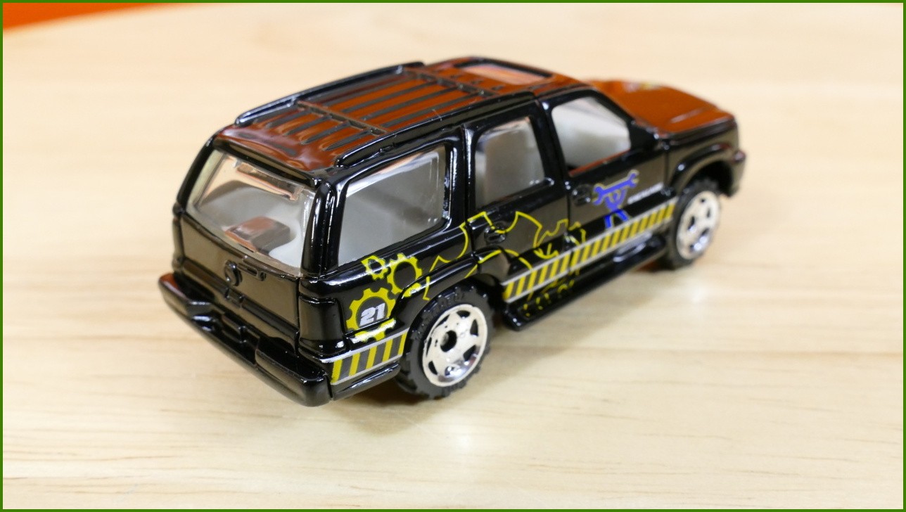 Matchbox Autíčko #21 - Cadillac Escalade