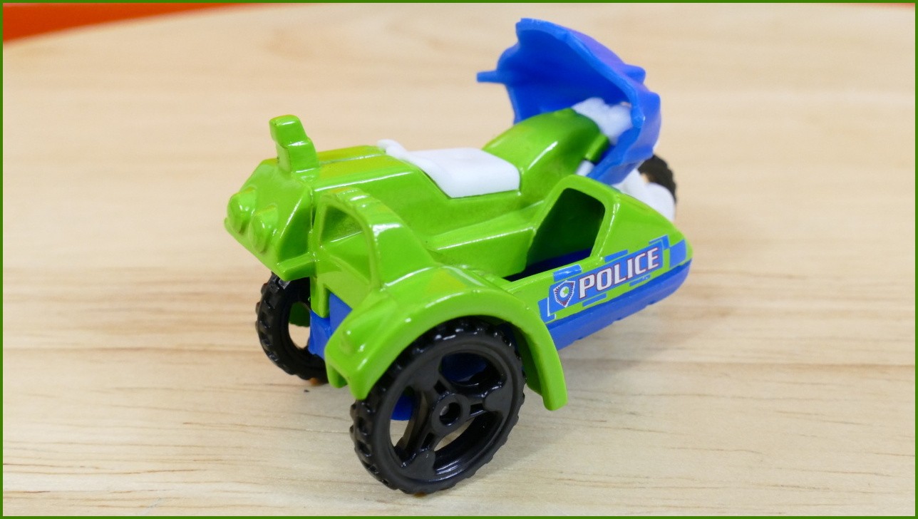 Matchbox Autíčko #28 - Police Cycle With Sidecar