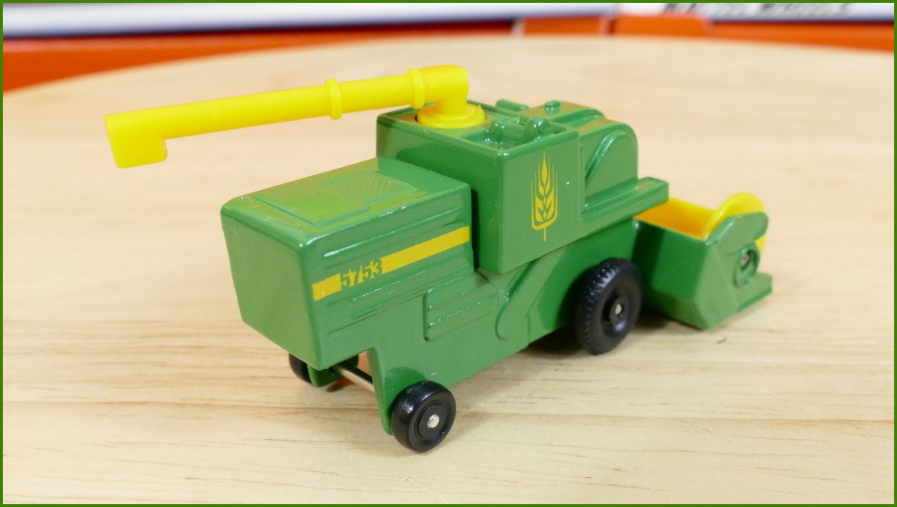 Matchbox Autíčko #3 - Combine Harvester