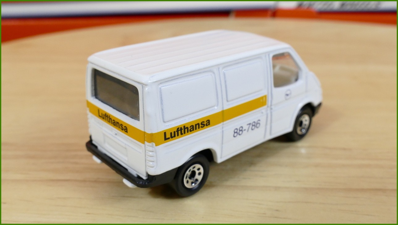 Matchbox Autíčko #14 - Ford Transit