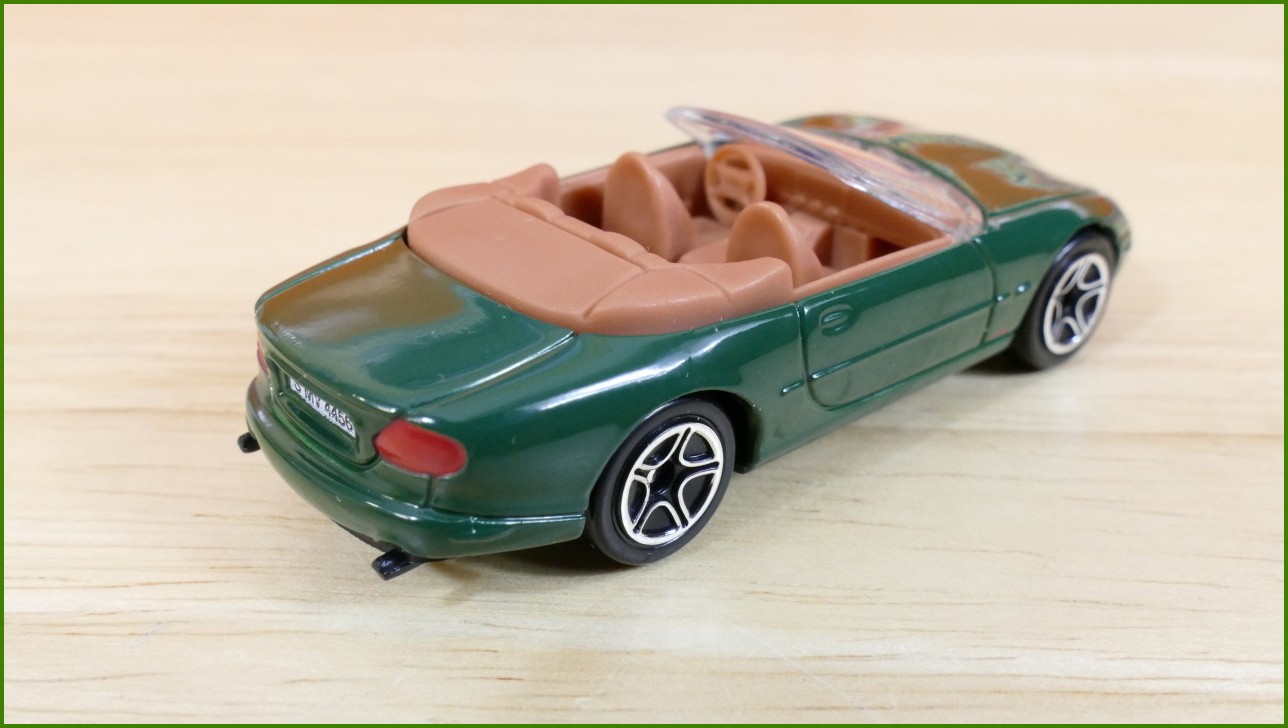 Matchbox Autíčko #53 - Jaguar XK8 Cabrio