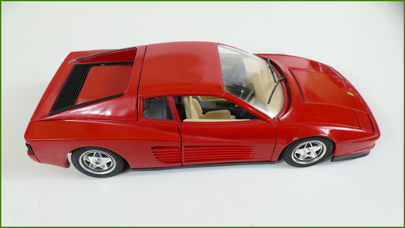 Kovový Model Bburago 1:18 - Ferrari Testarossa (1984)