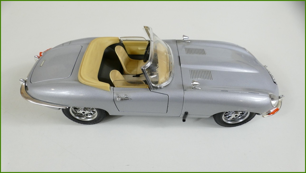 Kovový Model Bburago 1:18 - Jaguar "E" (1961) - Viz Popis