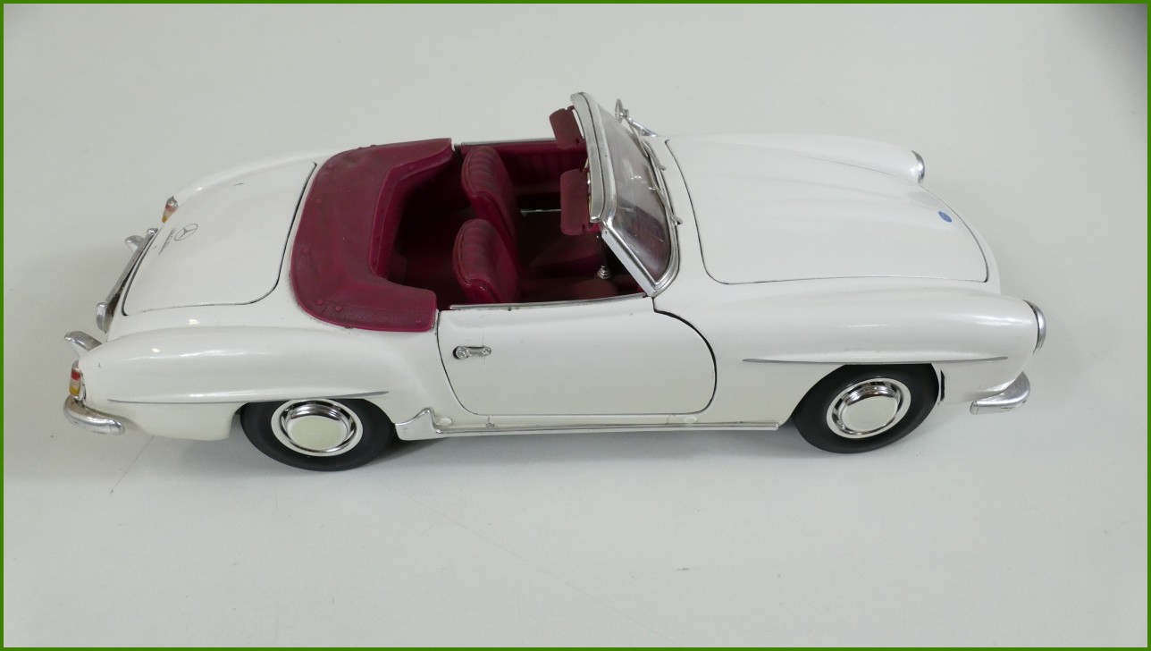 Model Maisto 1:18 - Mercedes Benz 190 SL (1955) - Viz Popis