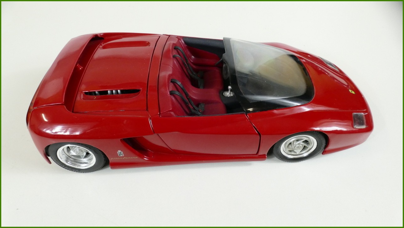 Model Revell 1:18 - Ferrari Mythos