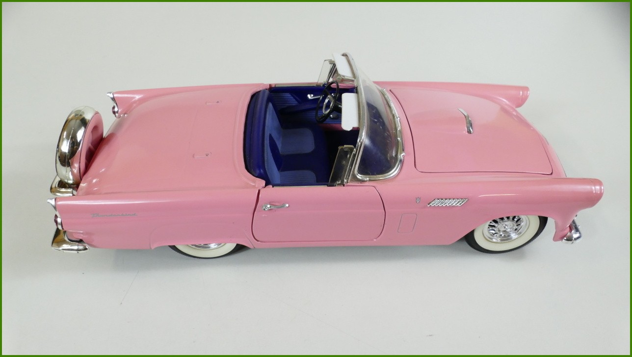 Model Revell 1:18 - Thunderbird