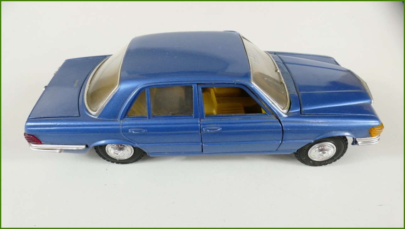 Model Auta Gama 1:24 - Mercedes 450 SE - Viz Popis