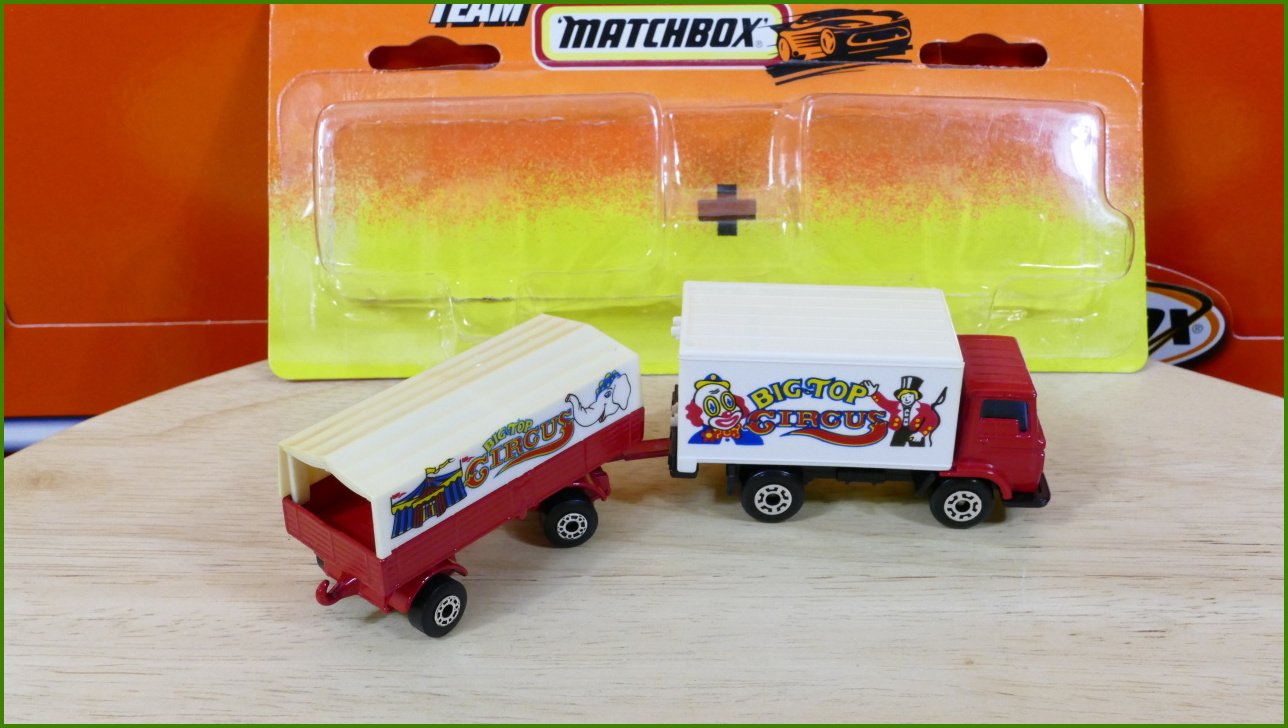 Matchbox Team Autíčko Big Top Circus - Otevřený