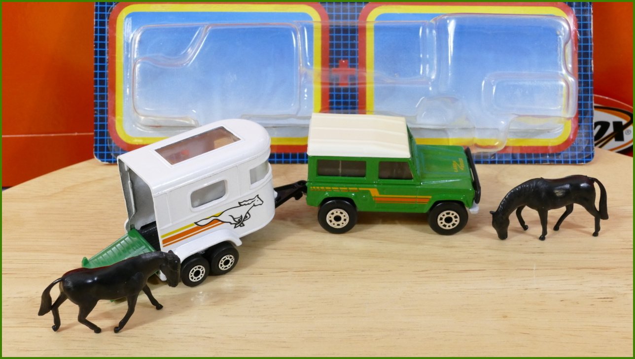 Matchbox Team Land Rover Ninety + Trailer - Otevřený