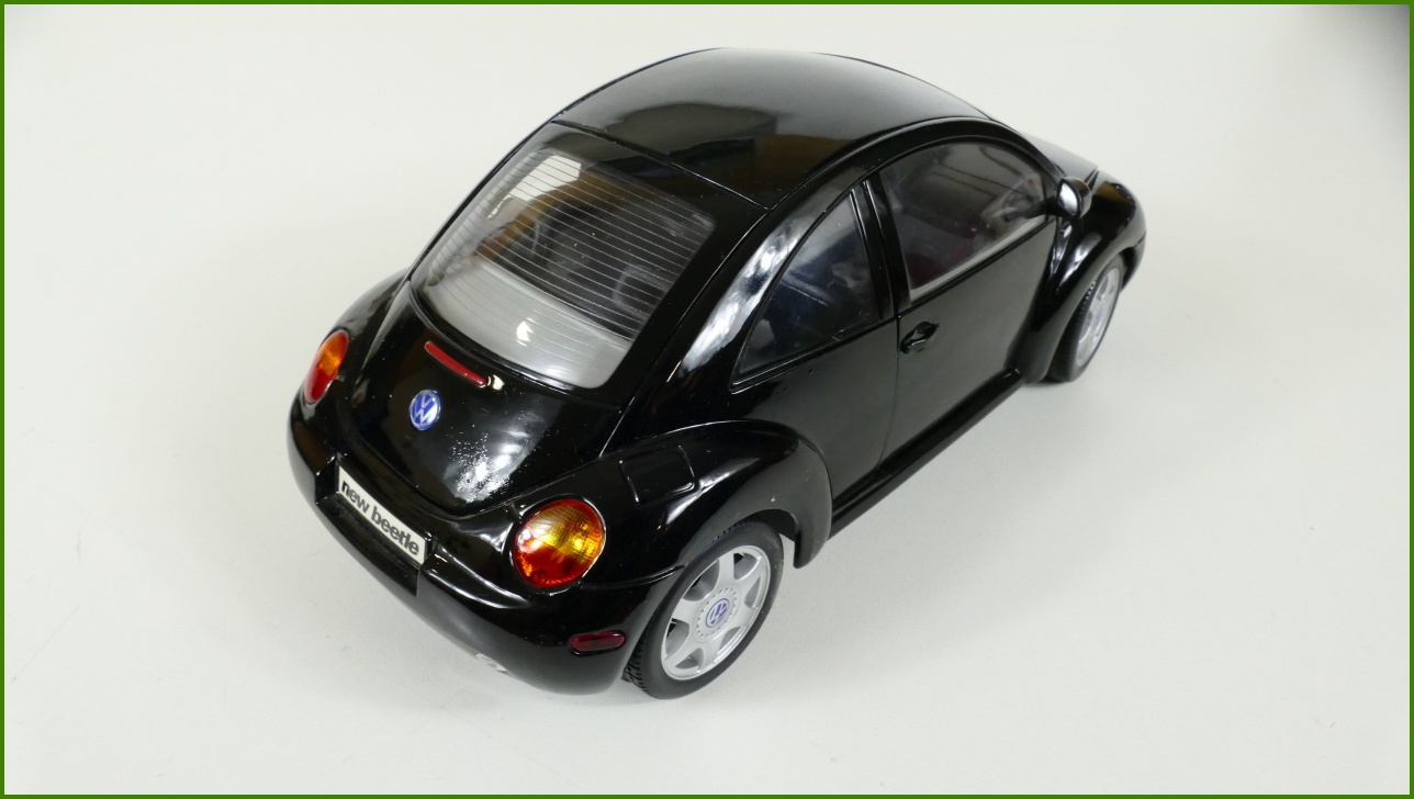 Model Maisto 1:18 - Volkswagen New Beetle - Viz Popis