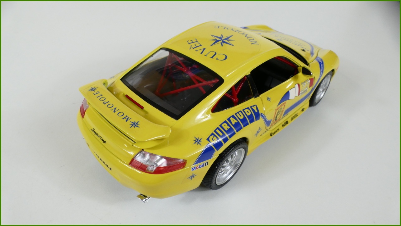 Kovový Model Bburago 1:18 - Porsche Carrera 911 (1997)