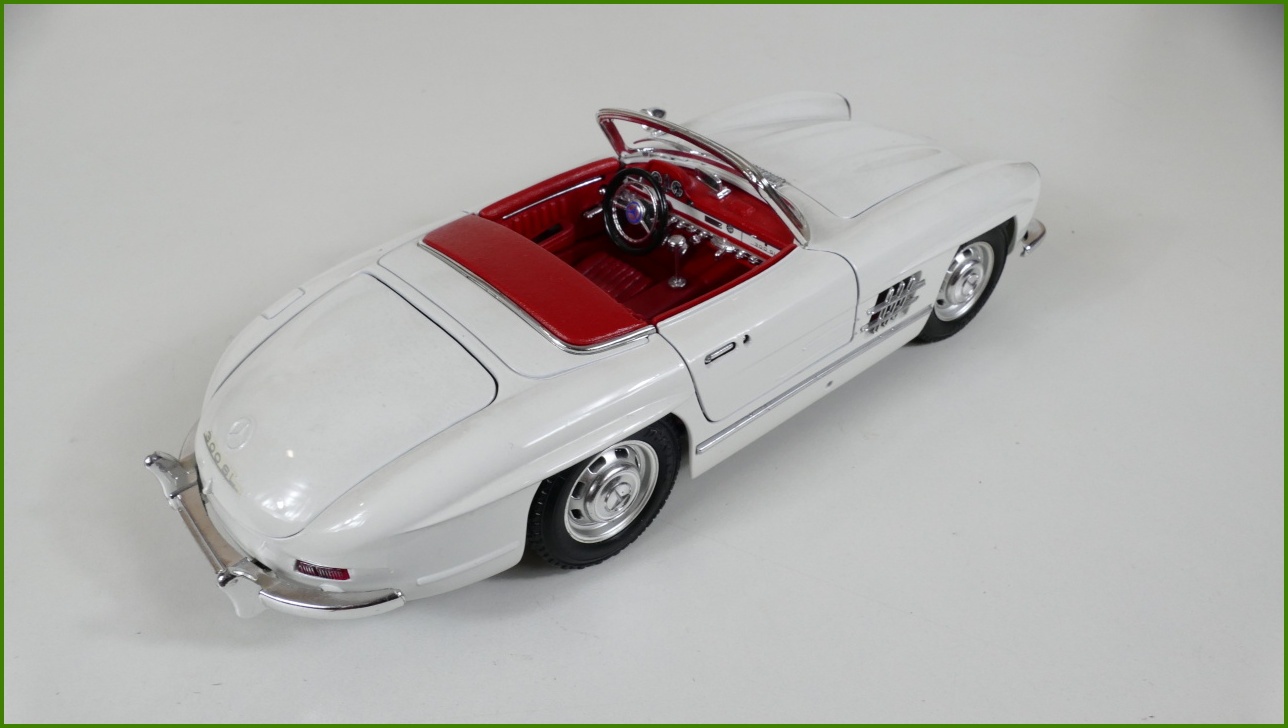Kovový Model Bburago 1:18 - Mercedes-Benz 300 SL - Viz Popis