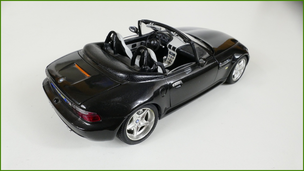 Kovový Model Bburago 1:18 - BMW M Roadster (1996)